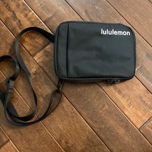 lululemon Easy Access Cross Body Fanny Pack Bag in Black never been used